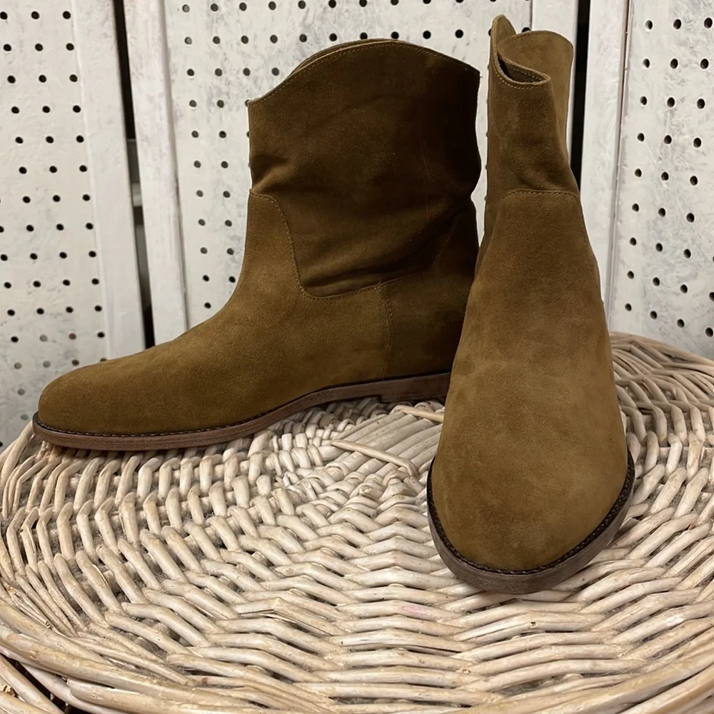 NWOT VINCE boots - Picture 9 of 11